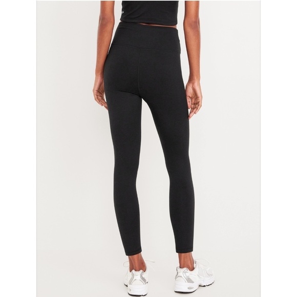 NWT Old Navy Extra High-Waisted CloudComfy 7/8 Leggings Black Size Medium - Picture 4 of 11